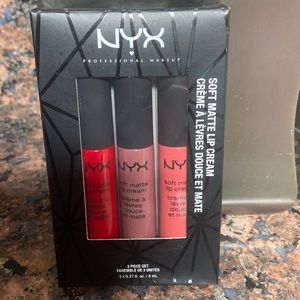 NYX Cosmetics Soft Matte Lip Cream ( Antwerp Toulouse Barcelona ) BRAND NEW